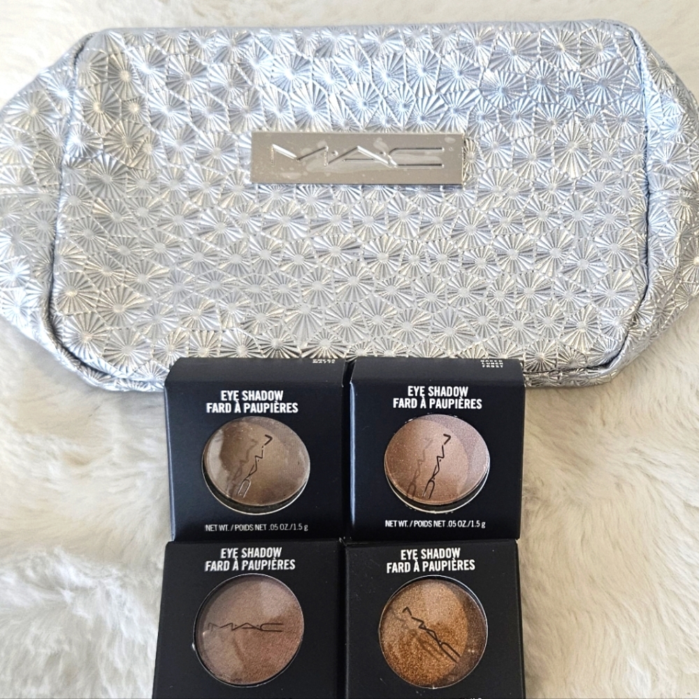 MAC Makeup Bag with 4 Eye Shadows